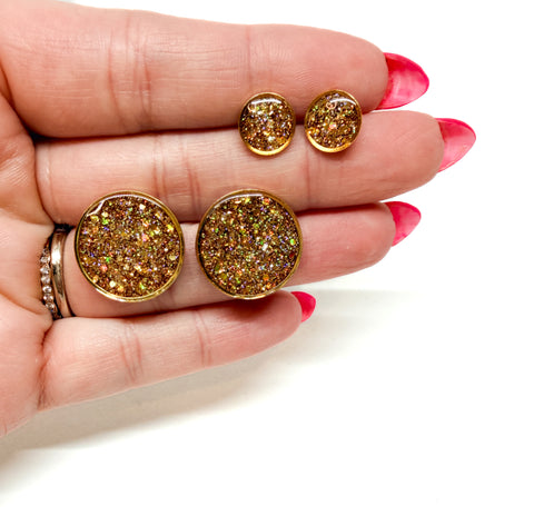Resin Studs - Gold Glitter