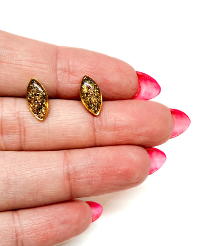 Resin Studs - Gold Glitter Marquise Frame