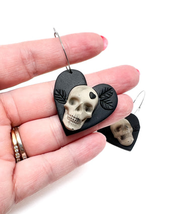 Love you to Death - Skull Heart Earrings